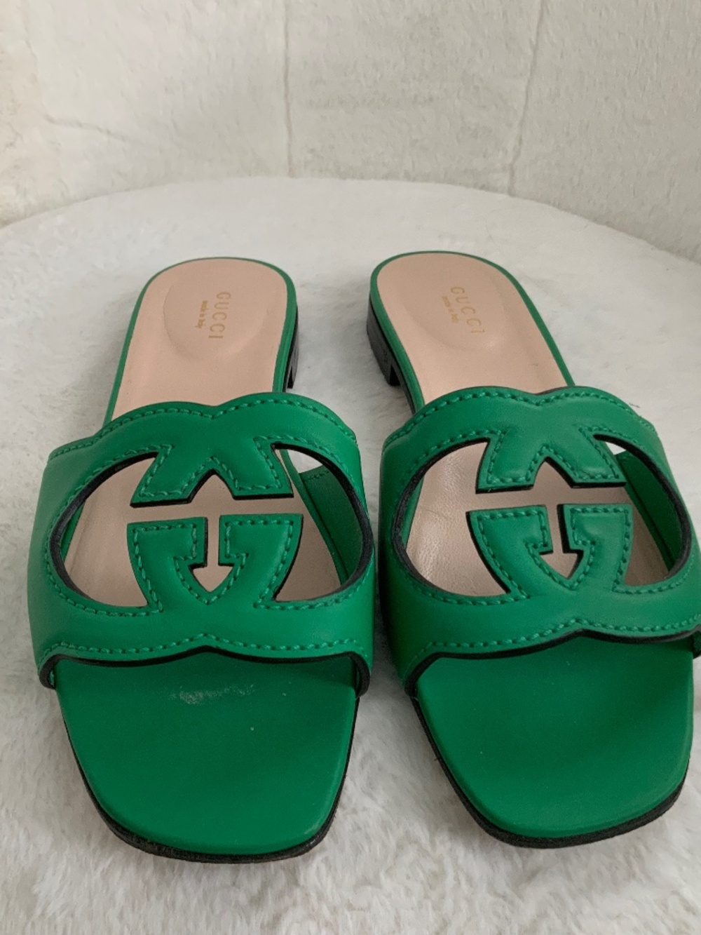 Gucci flat green leather slides size 37 with dustbag